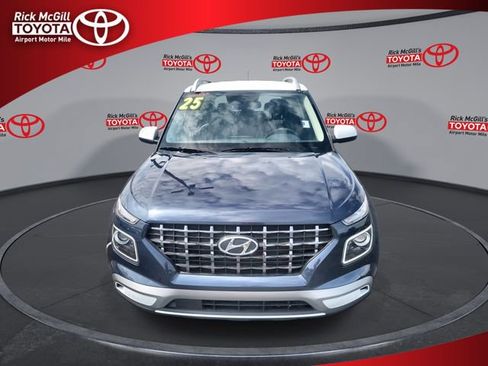 Used 2025 Hyundai Venue Limited FWD image 3