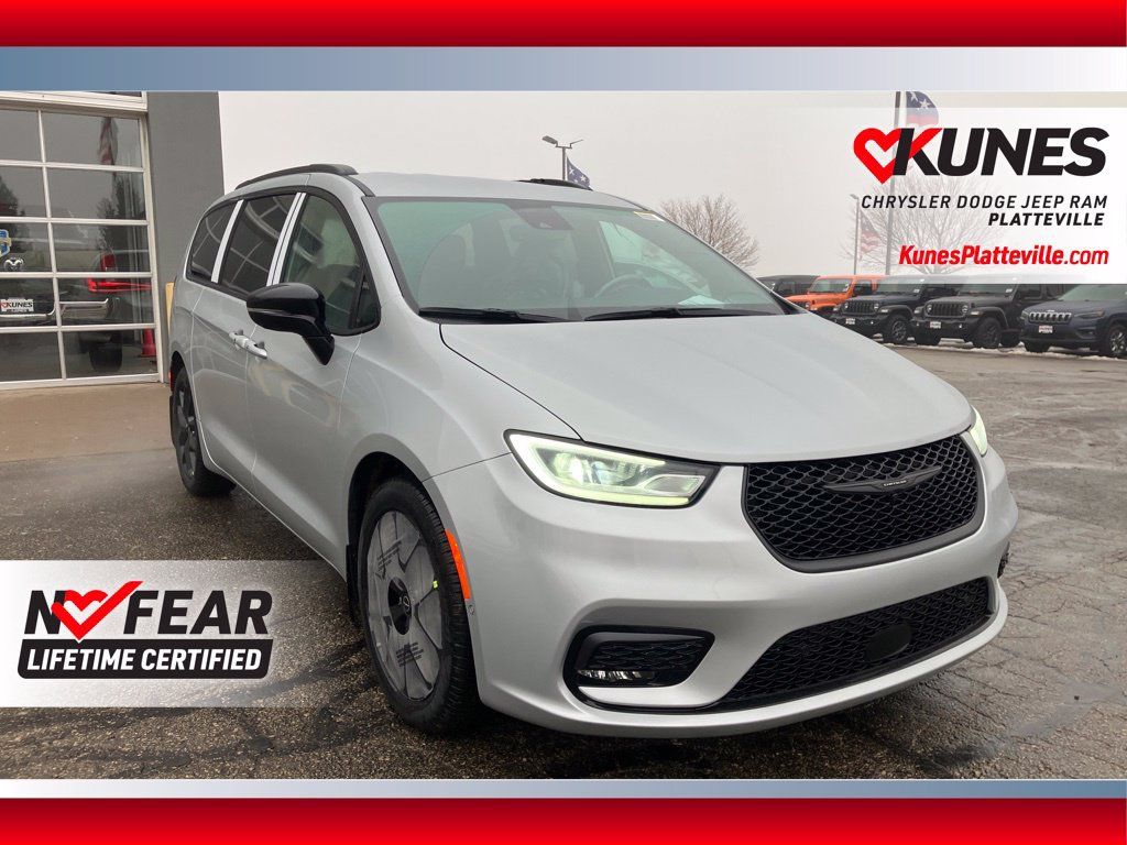 New 2026 Chrysler Pacifica Select w/ S Appearance Package FWD image 1