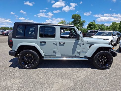 Used 2023 Jeep Wrangler Unlimited Sahara w/ Dual Top Group AWD/4WD image 13