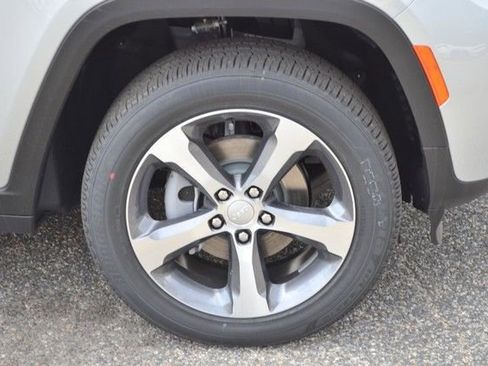 New 2026 Jeep Grand Cherokee Limited AWD/4WD image 10