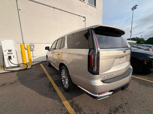 Used 2022 Cadillac Escalade Premium Luxury w/ Touring Package AWD/4WD image 8