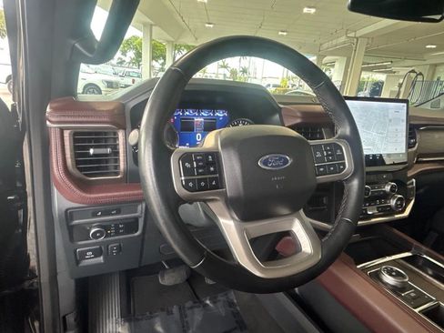 Used 2024 Ford Expedition Limited image 32