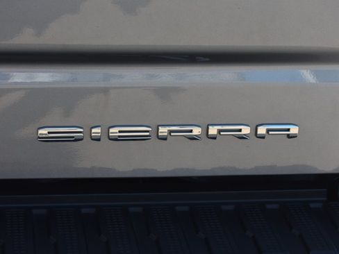 Used 2023 GMC Sierra 1500 Denali w/ Technology Package AWD/4WD image 7