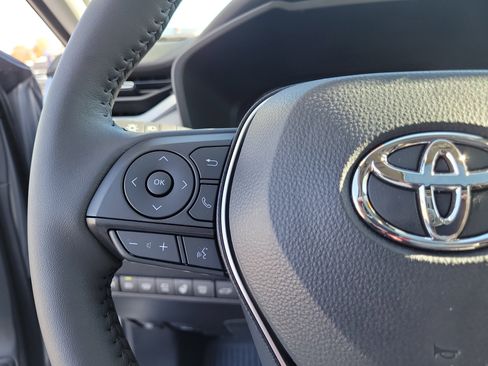 Used 2025 Toyota RAV4 Limited image 27