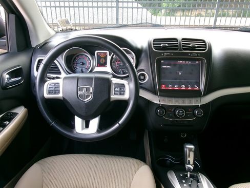 Used 2018 Dodge Journey SXT w/ Safe & Sound Group FWD image 15