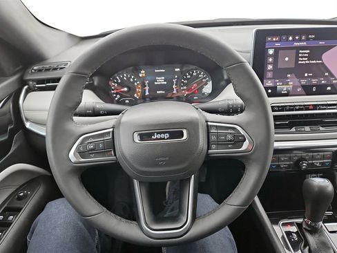 Used 2024 Jeep Compass Limited image 14