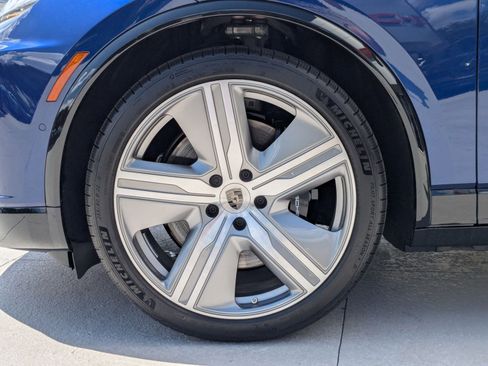 New 2025 Porsche Macan Turbo Electric image 30