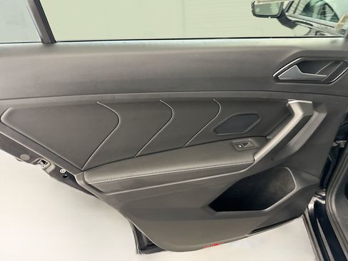 Used 2024 Volkswagen Tiguan SE R-Line image 27