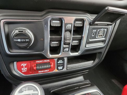 Used 2021 Jeep Gladiator Rubicon AWD/4WD image 18