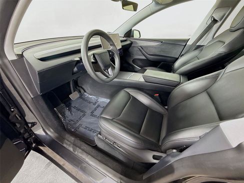 Used 2026 Tesla Model Y 2WD image 2
