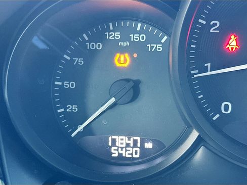 Used 2022 Porsche Macan image 12