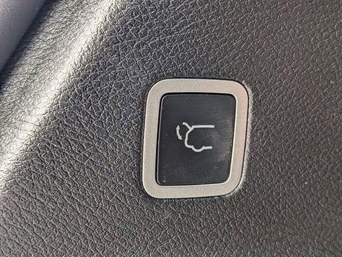 Certified 2025 Chrysler Pacifica Select image 27