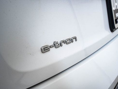 Used 2021 Audi e-tron Premium w/ Convenience Plus Package AWD/4WD image 16