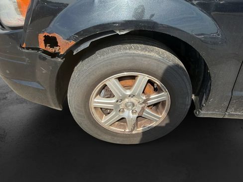 Used 2008 Chrysler Town & Country Touring FWD image 12