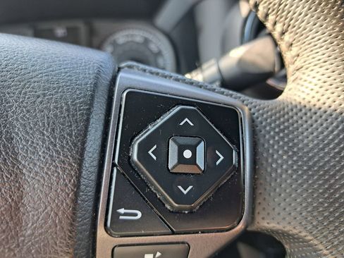 Used 2022 Toyota Tacoma TRD Sport image 13