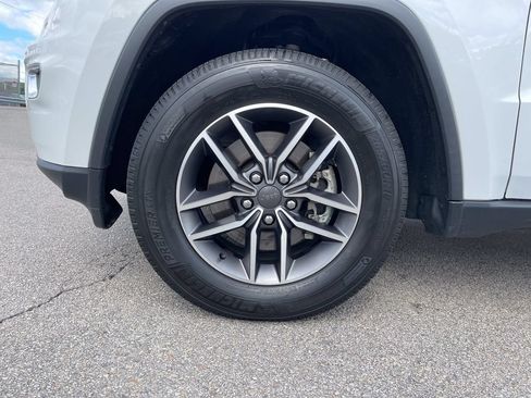 Certified 2022 Jeep Grand Cherokee Limited AWD/4WD image 9