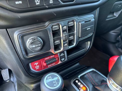 Used 2022 Jeep Gladiator Rubicon w/ LED Lighting Group AWD/4WD image 26