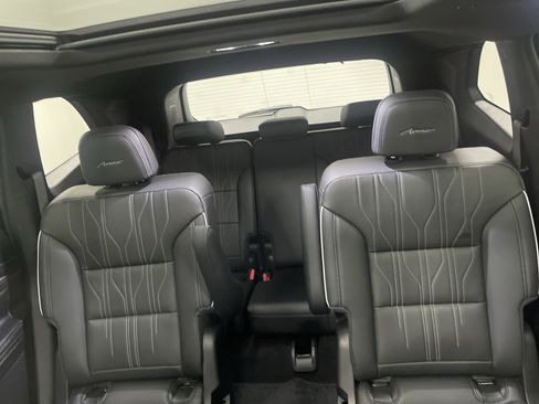 Used 2026 Buick Enclave Avenir image 11