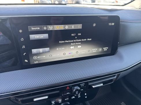 Used 2025 Nissan Kicks SR AWD/4WD image 19
