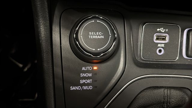 Used 2020 Jeep Cherokee Latitude AWD/4WD image 30