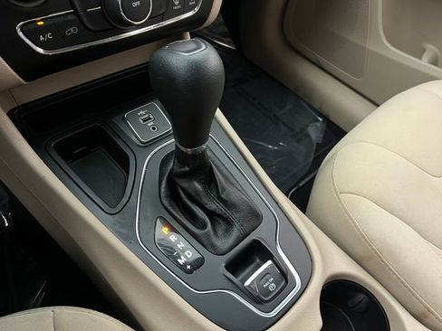 Used 2019 Jeep Cherokee Latitude w/ Popular Appearance Group image 26