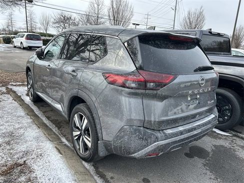 Used 2023 Nissan Rogue SL image 2