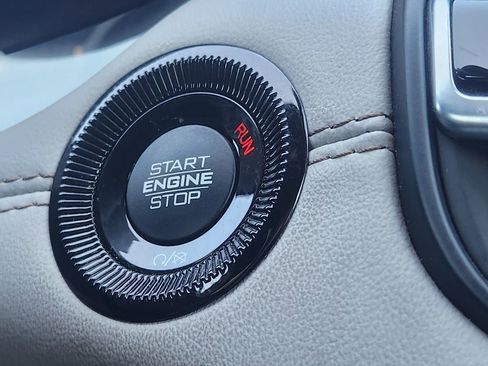 Used 2023 Jeep Compass Limited image 21