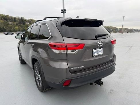 Certified 2017 Toyota Highlander XLE image 6