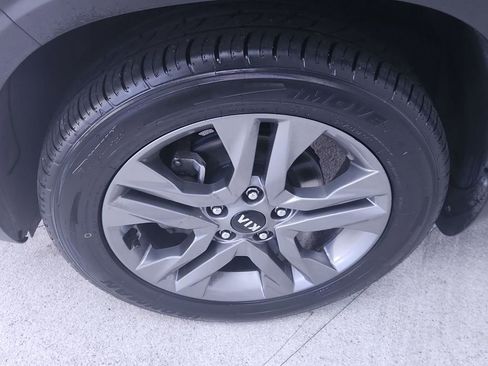 Certified 2021 Kia Seltos S image 10