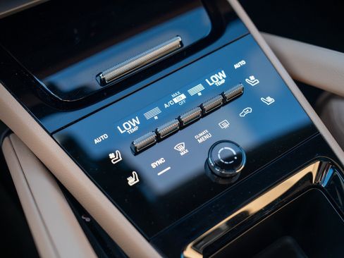 Certified 2026 Porsche Cayenne AWD/4WD image 19