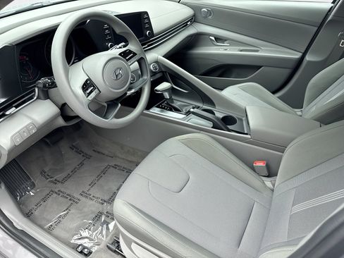 Used 2023 Hyundai Elantra SE w/ Cargo Package FWD image 10