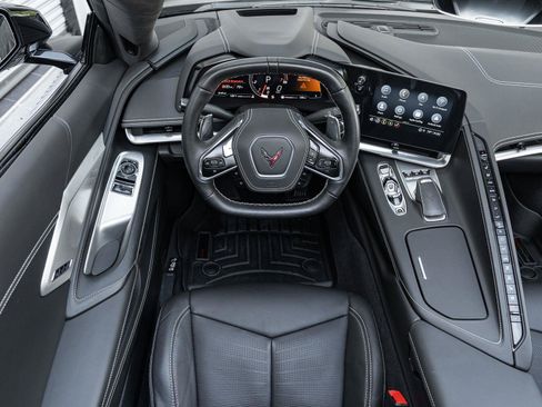 Used 2021 Chevrolet Corvette Stingray Premium Cpe w/ Z51 Performance Package RWD image 18