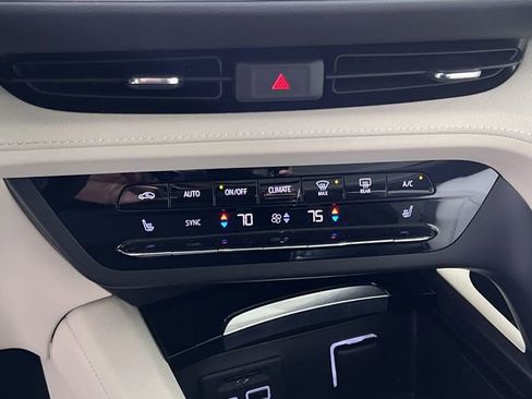 Used 2021 Buick Envision Essence w/ Technology Package I image 19