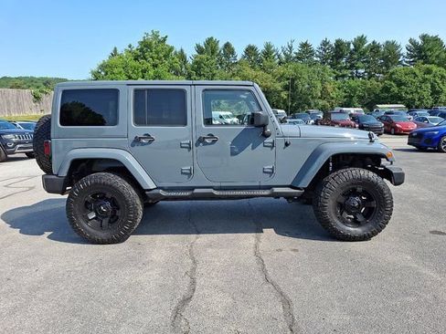 Used 2014 Jeep Wrangler Unlimited Sahara w/ Dual Top Group AWD/4WD image 9