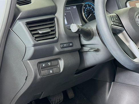 Used 2025 Nissan Leaf S FWD image 17