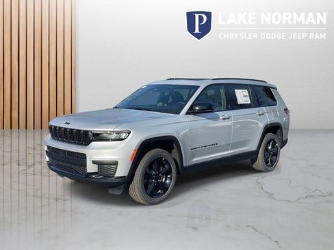 New 2025 Jeep Grand Cherokee L Altitude image 4