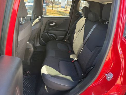 Used 2023 Jeep Renegade Latitude image 24