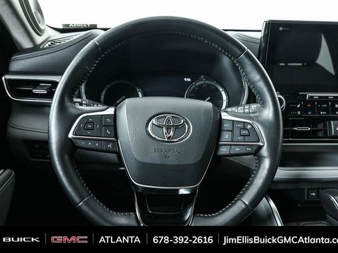 Used 2021 Toyota Highlander Platinum image 9