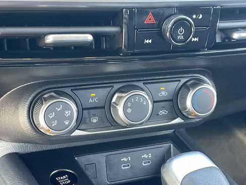 Used 2025 Nissan Kicks SV FWD image 26