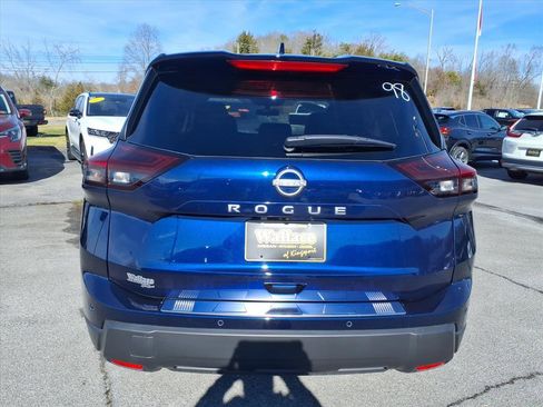 Certified 2025 Nissan Rogue SV w/ SV Premium Package image 18