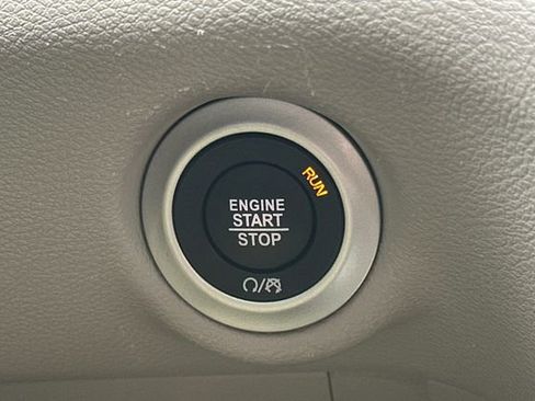 Used 2024 Chrysler Voyager LX image 21