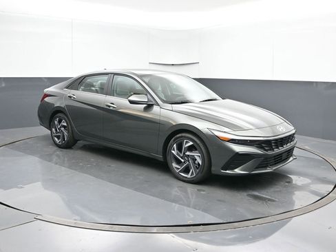 New 2026 Hyundai Elantra Limited image 7