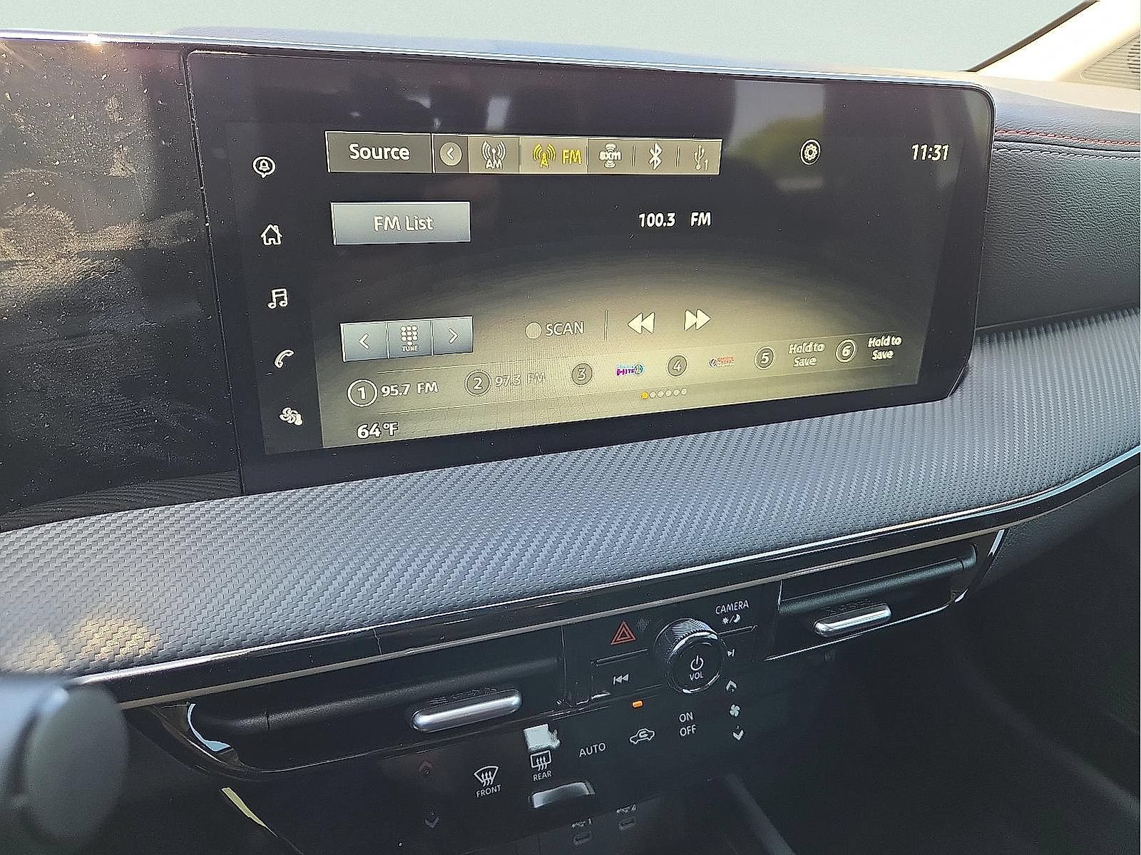 Used 2025 Nissan Kicks SR AWD/4WD image 41