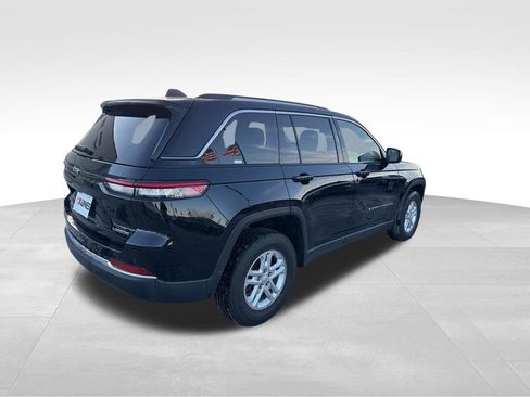 Used 2023 Jeep Grand Cherokee Laredo AWD/4WD image 4