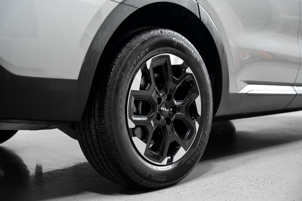 Used 2025 Kia Sorento S FWD image 7