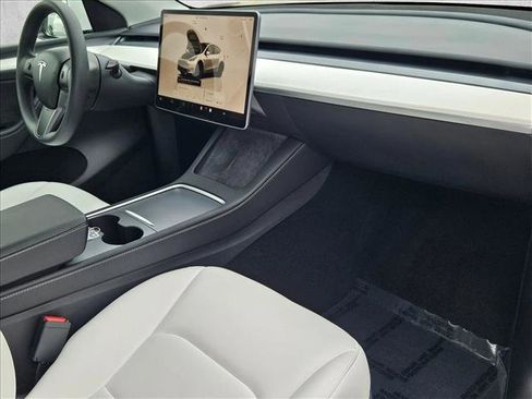Used 2024 Tesla Model Y Performance image 24
