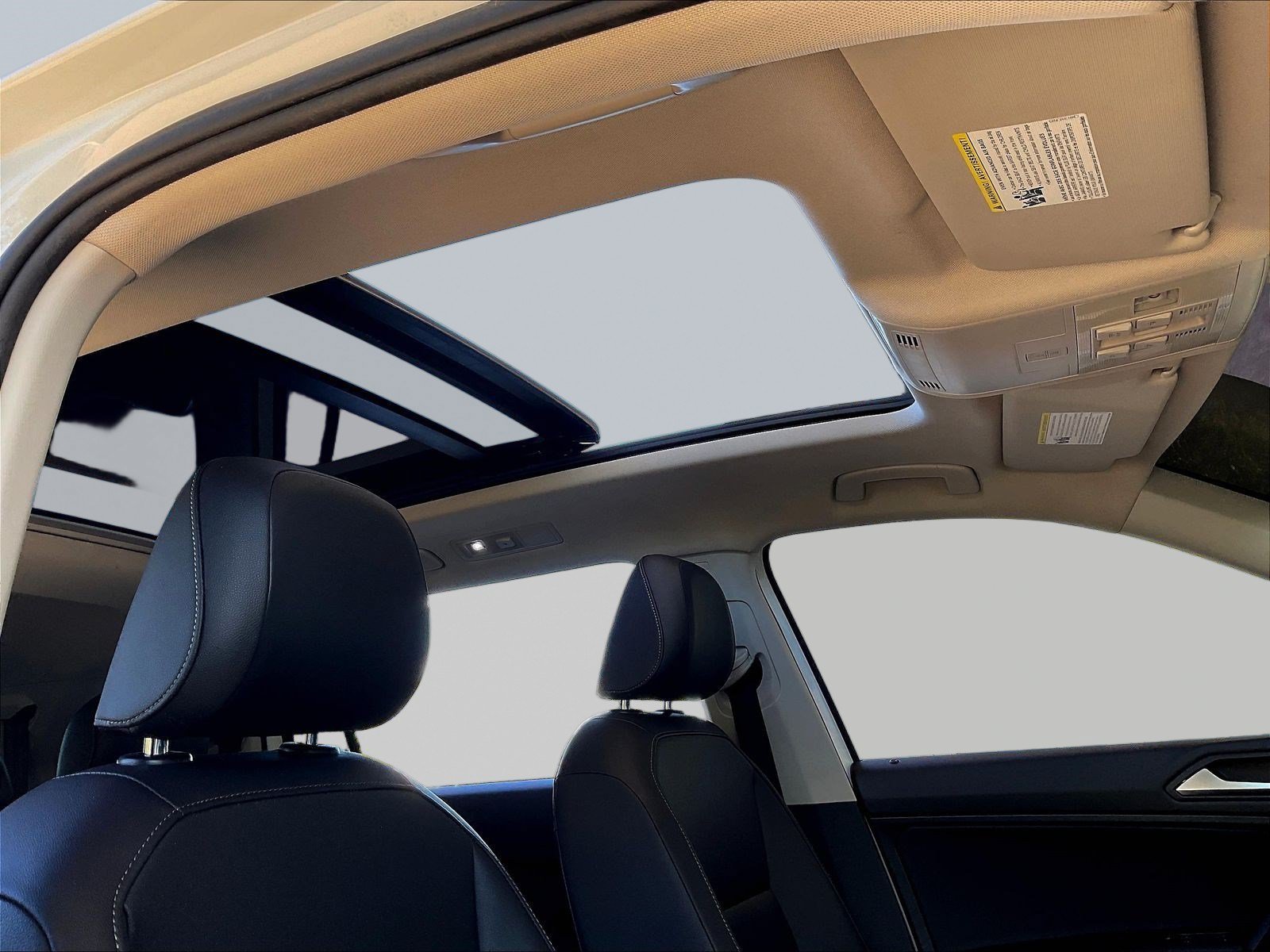 Used 2019 Volkswagen Tiguan SE w/ Panoramic Sunroof Package FWD image 26