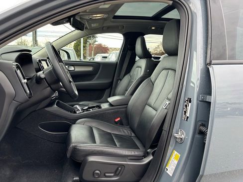 Used 2023 Volvo XC40 B5 Plus w/ Driver Assist Package AWD/4WD image 18