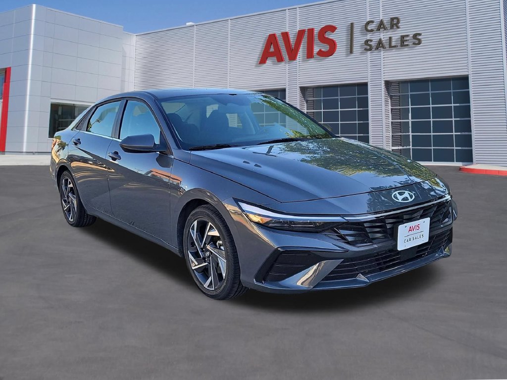 Used 2025 Hyundai Elantra SEL FWD image 3