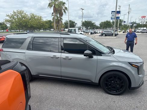 Used 2025 Kia Carnival SX w/ SX Dark Edition Package FWD image 5